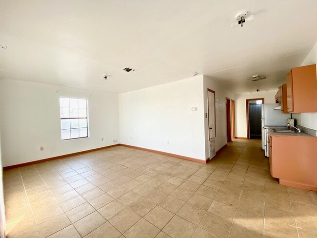 Building Photo - 110 Holly Ave