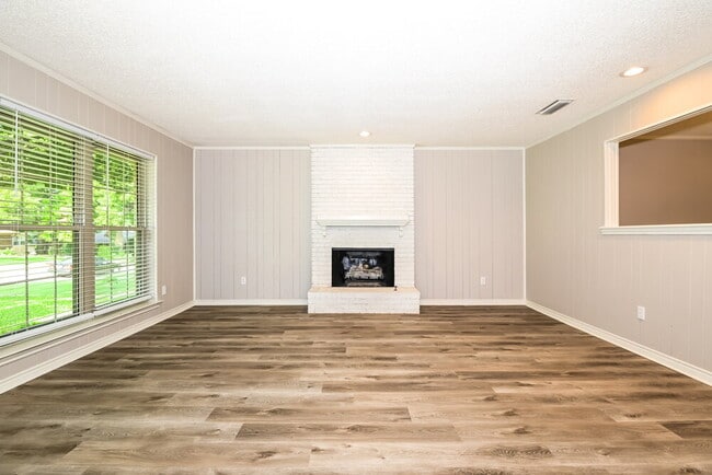 Photo - 708 Village Green Dr