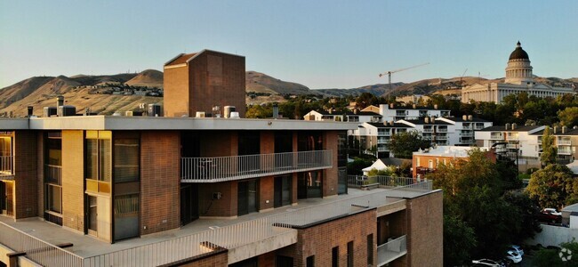 Building Photo - Gorgeous Penthouse in the heart of SLC!!!