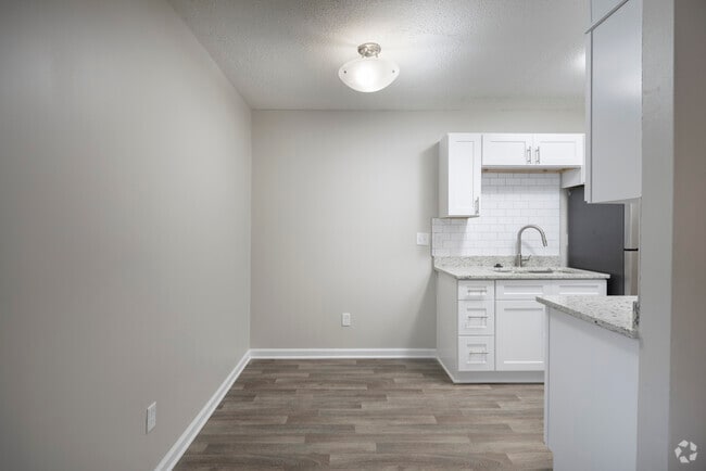 2BR, 1BA - 780SF - Living Room / Dining Area