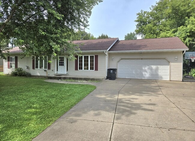 Building Photo - 8728 E Windlake Rd Rental