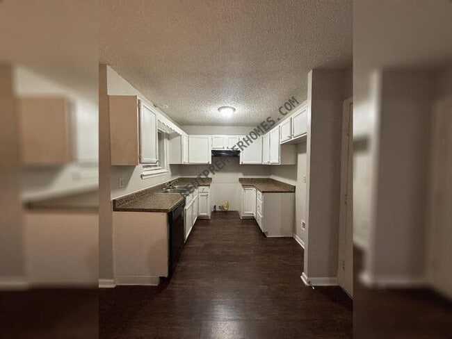 Photo - 111 Point W Cir