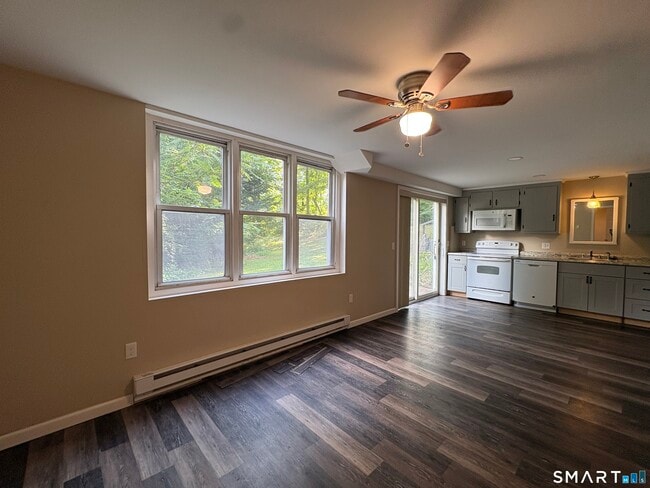1185 Randolph Rd Unidad Back Apartment