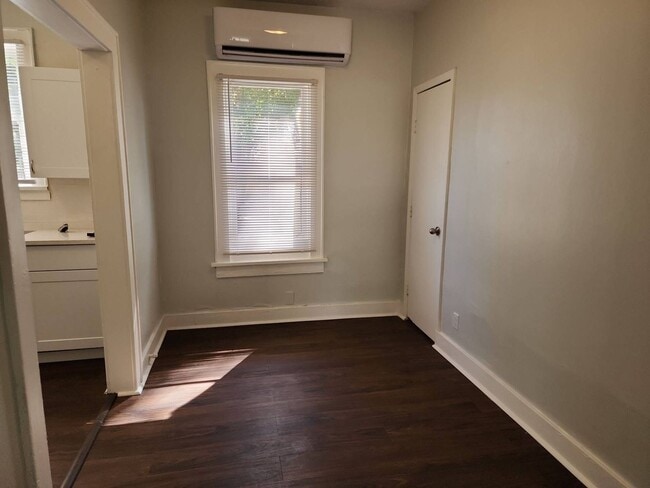 Photo - 1 Bed 1 Bath with wooden privacy fence