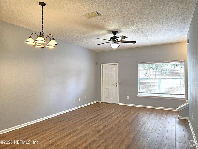 Building Photo - 824 Southern Creek Dr Rental