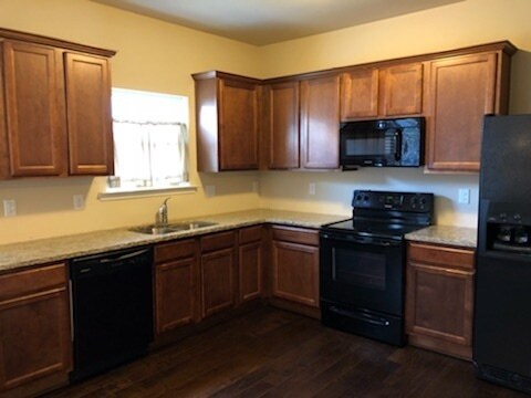 Photo - NEW PRICE Lovely Townhome Near Cobb Pkwy and Historic Kennesaw!