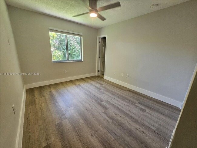 Photo - 560 NE 63rd St Unidad 3
