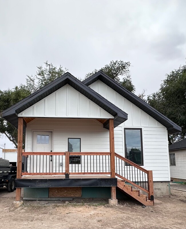 Building Photo - Cute studio Rental