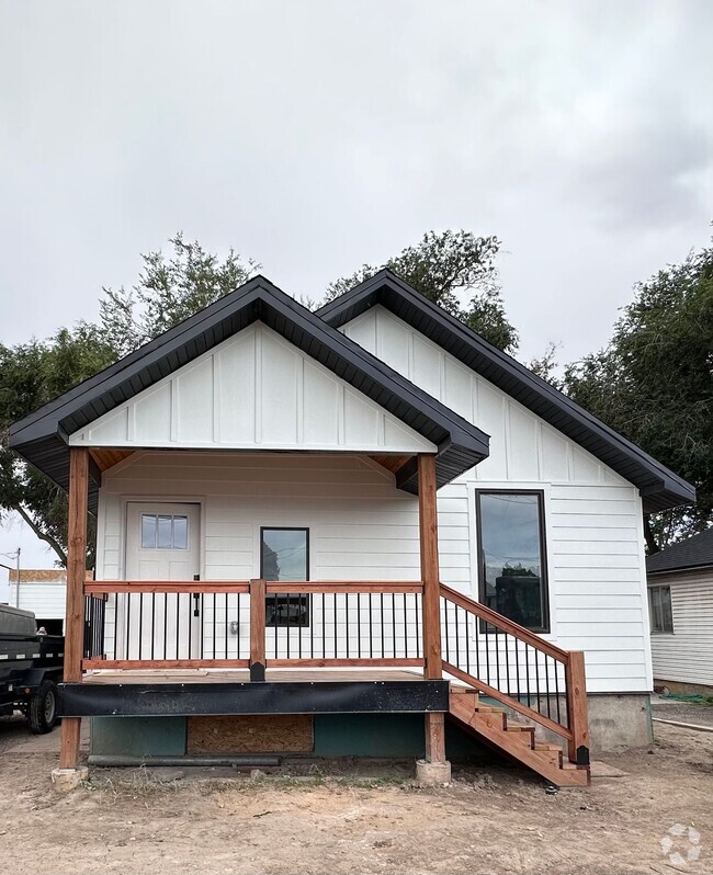 Building Photo - Newly Remodeled Duplex Rental