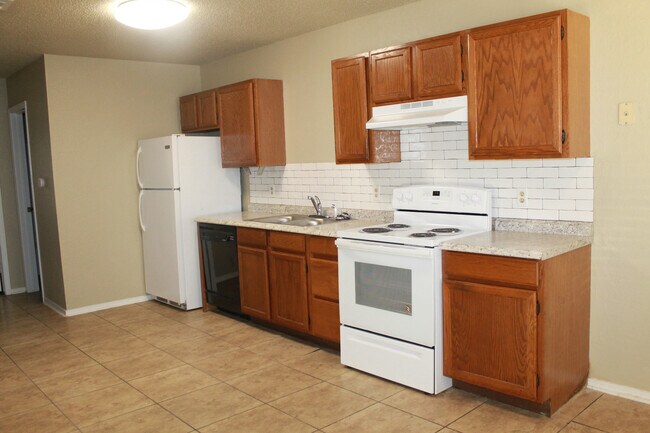 8511 Justin Pl