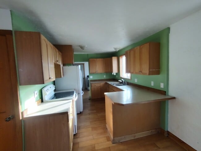 Photo - 20460 N Main St