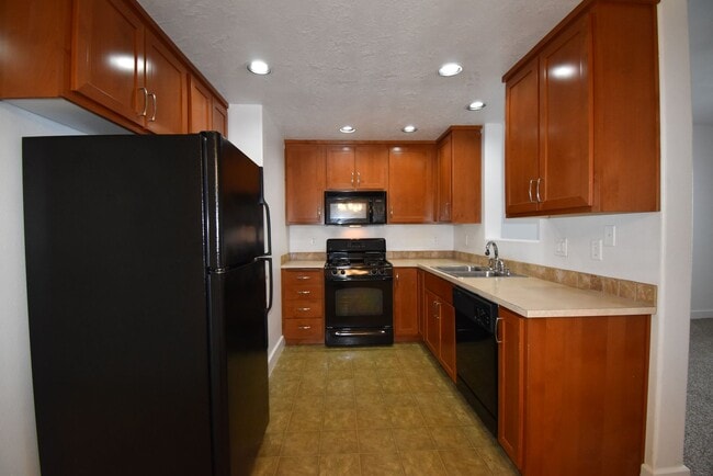 Photo - Gorgeous Condo with gated security Unit 96 Weldwood