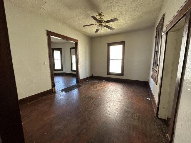 Photo - 710 W 2nd St