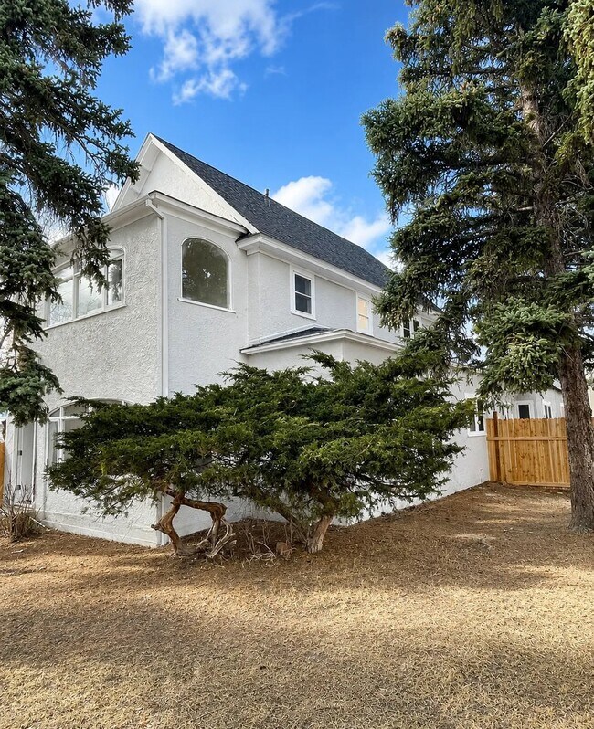 Building Photo - 2801 W Uintah St