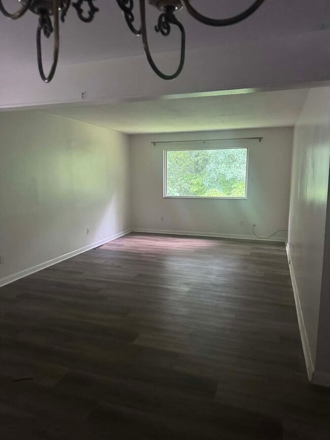 Photo - Oak Ridge 37830 - 4 bedroom 2 bath home - Contact Shannon Russell or Lisa Vineyard 865-216-9334