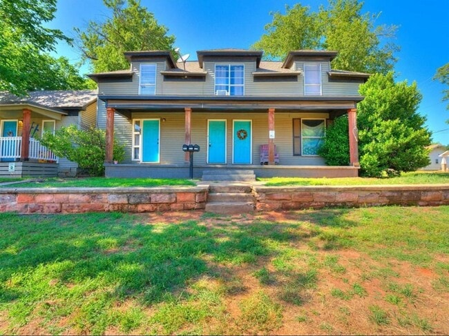 Photo - 220 E Springer Ave