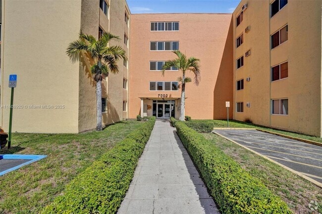 Building Photo - 7000 NW 186th St Unit 4-318 Rental