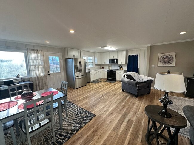 102 Highland Dr