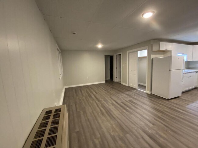 Photo - 95 E Main St