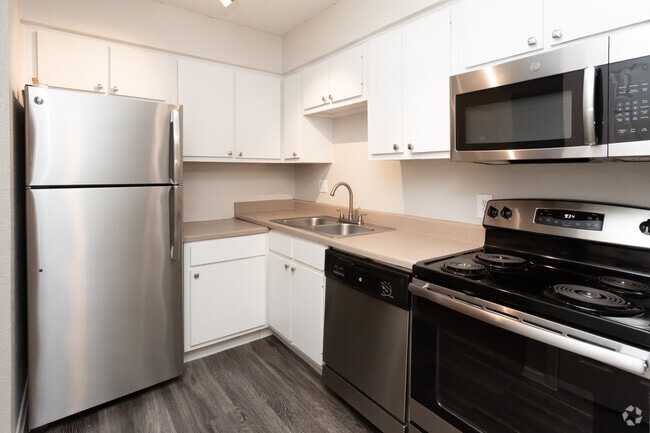 1 BR, 1 BA 693 SF