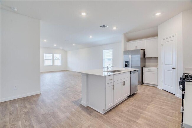 Photo - 320 Yosemite Dr