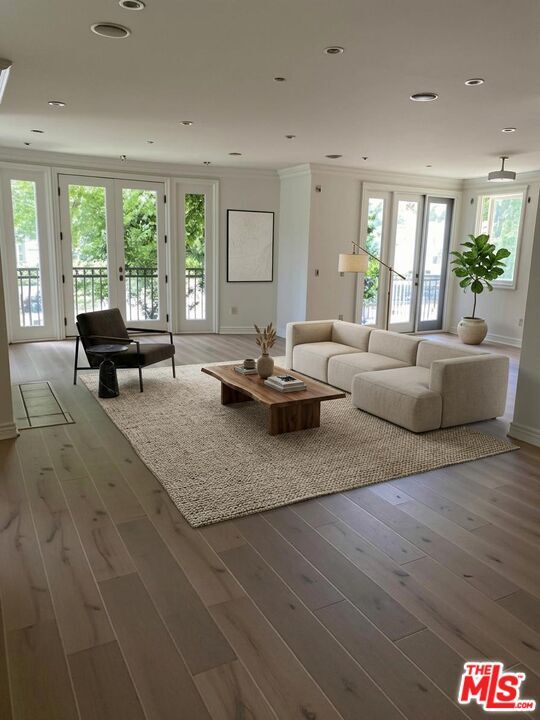 Photo - 129 S Elm Dr