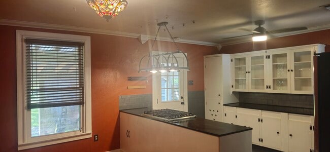Photo - 1714 College Dr