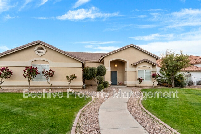 1861 N Oracle Cir