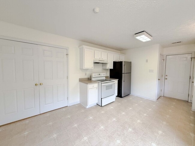 Photo - 7704 Redwood Ave