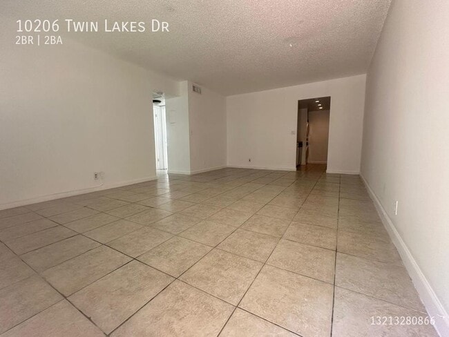 Photo - 10206 Twin Lakes Dr