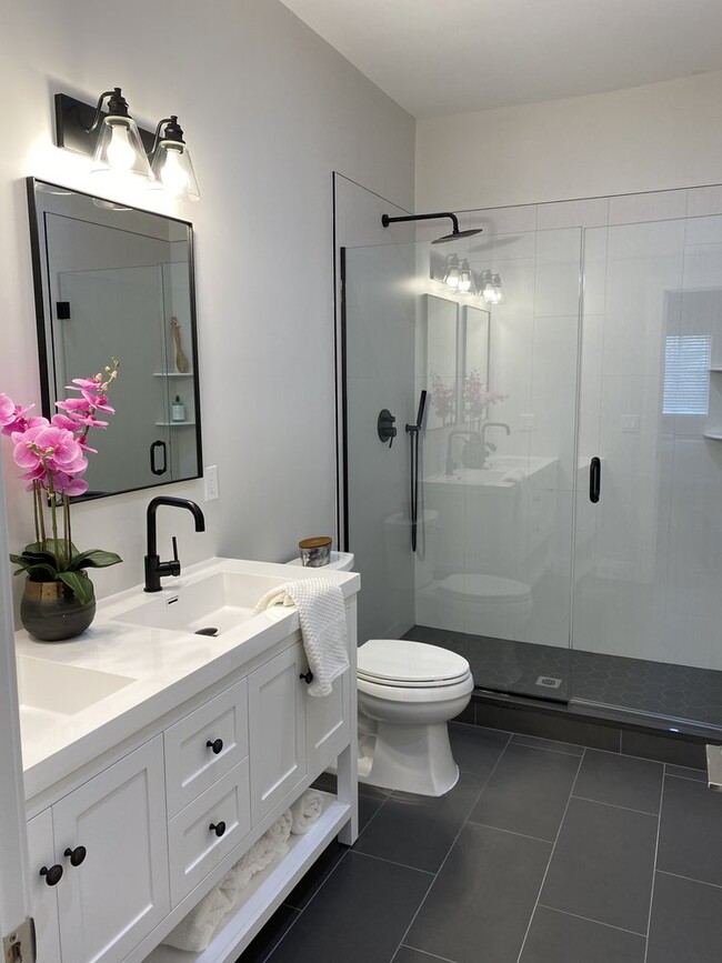 Photo - 13 English Ln