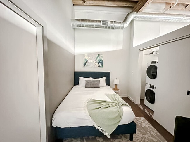 Photo - 403 W 4th St N Unit SI ID1534858P