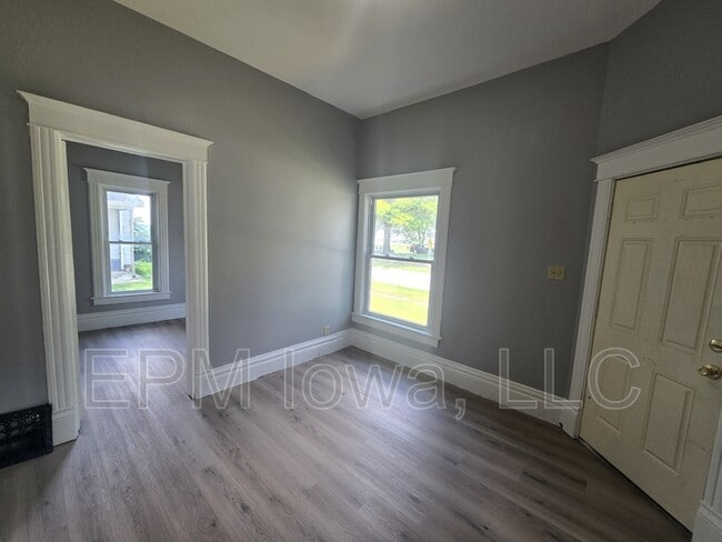 Photo - 301 Leland Ave