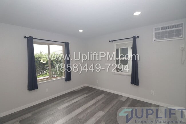 Photo - 4167 Wightman St