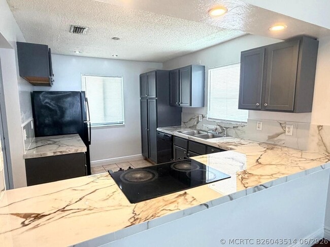 3808 Inlet Cir