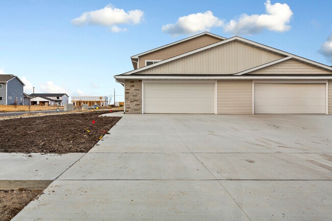 Building Photo - 3200 Noble Dr