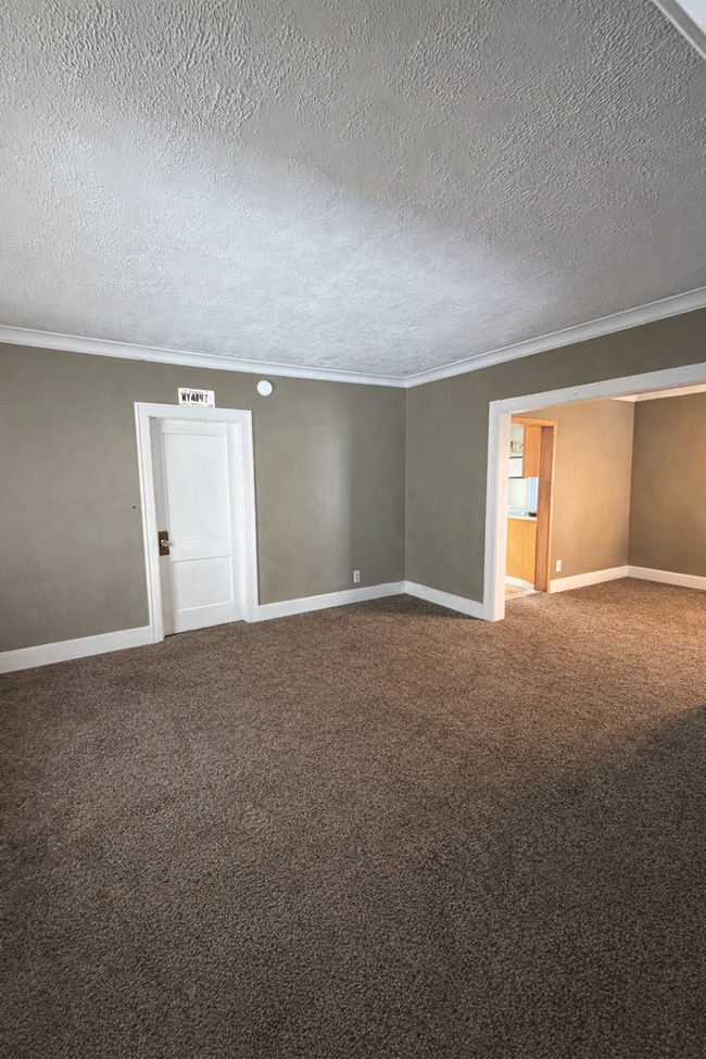 Photo - AVAILABLE JUNE - 5 Bed 2 Bath In East Hillside