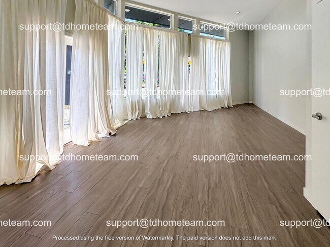 "Charming 3-Bed Townhouse Retreat on Beacon Ave with Spacious 1398 sq ft Layout!"