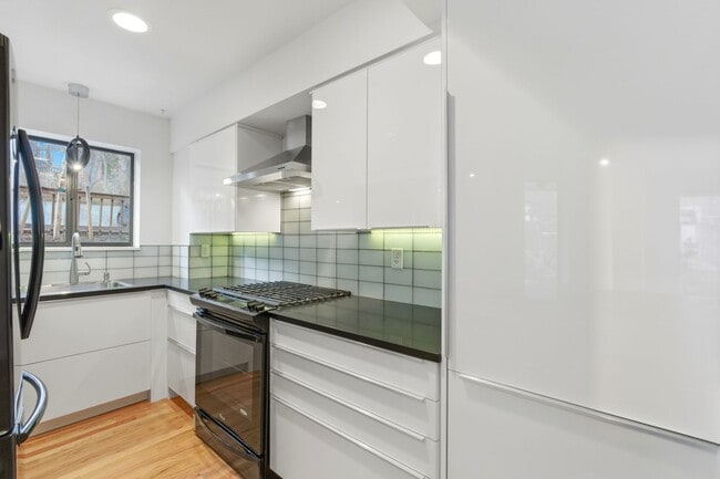 Photo - Beautiful 5-bed, 3.5 bath townhome steps from hiking trails and West Pearl St