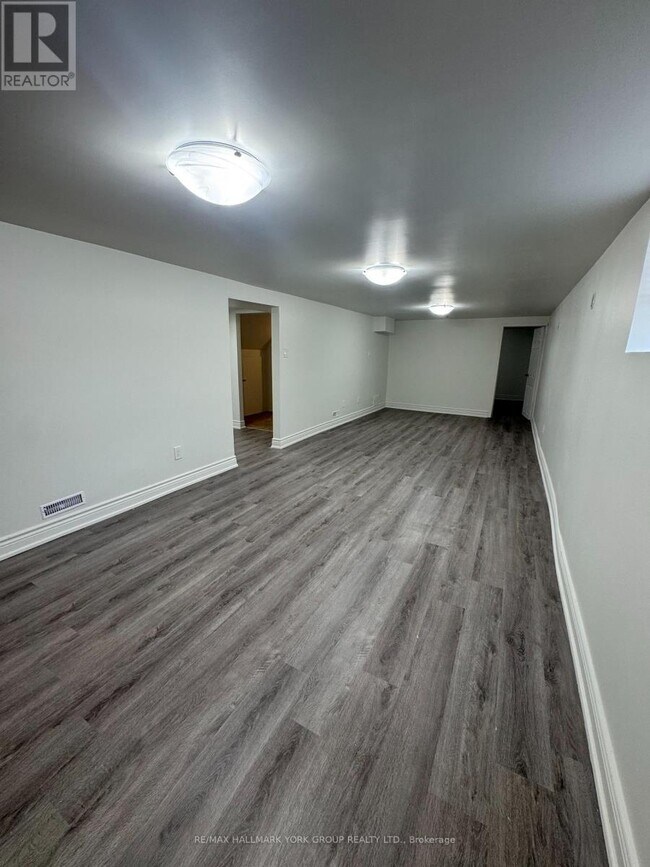 Photo - 856 Krosno Blvd