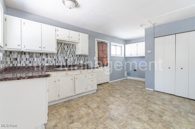 Photo - 537 Northfield Rd