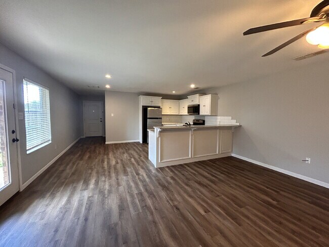 Photo - Beautiful Duplex!