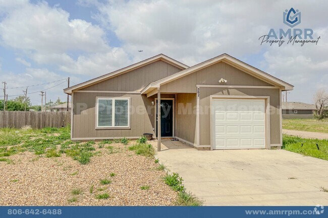 Building Photo - 3 Bedroom Home Available!