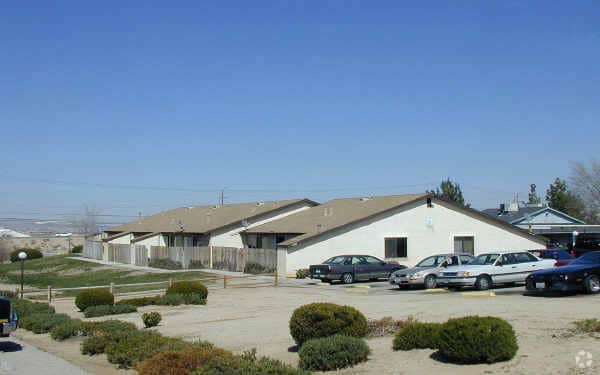 The Sequoia Apartments - Sequoia Apartments