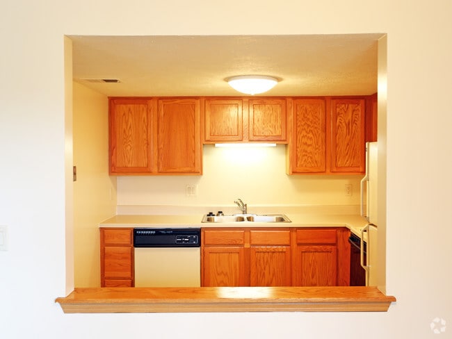 Lake Candlewood Apartments