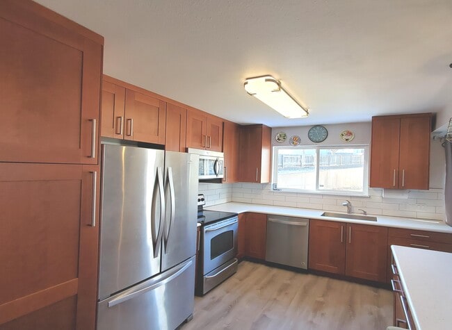 Building Photo - 2929 Ross Dr Unit R72