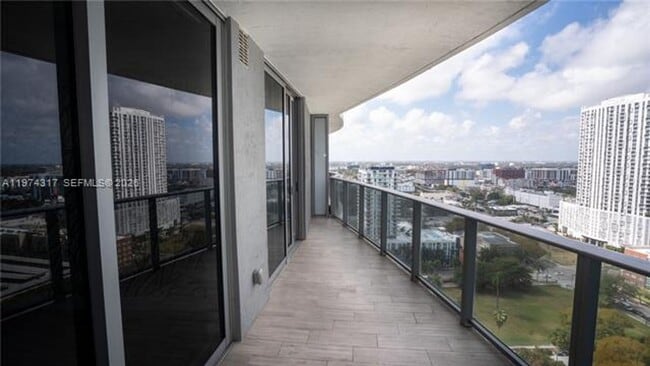 Photo - 488 NE 18th St Unidad 488 NE 18th St 2403