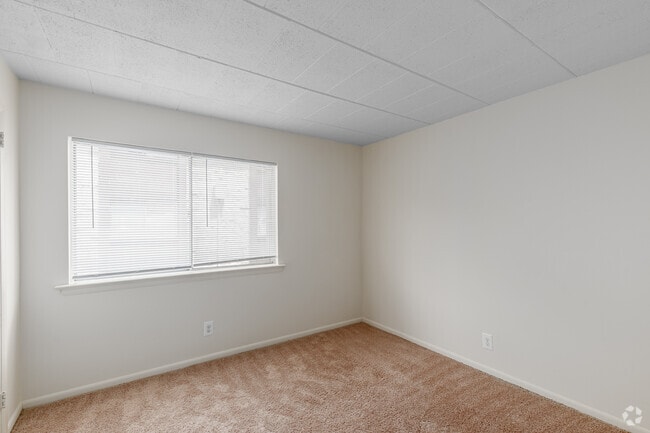 2BR, 1BA - 790SF - Second Bedroom