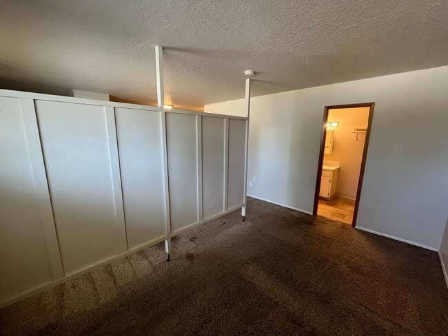 Photo - Charming Studio Unit Near Downtown Redmond - The Pines Apartments Unit 5