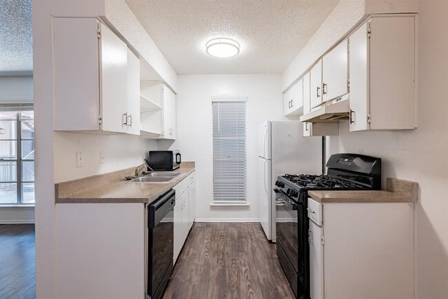 Photo - 3121 Speedway St Unit 106